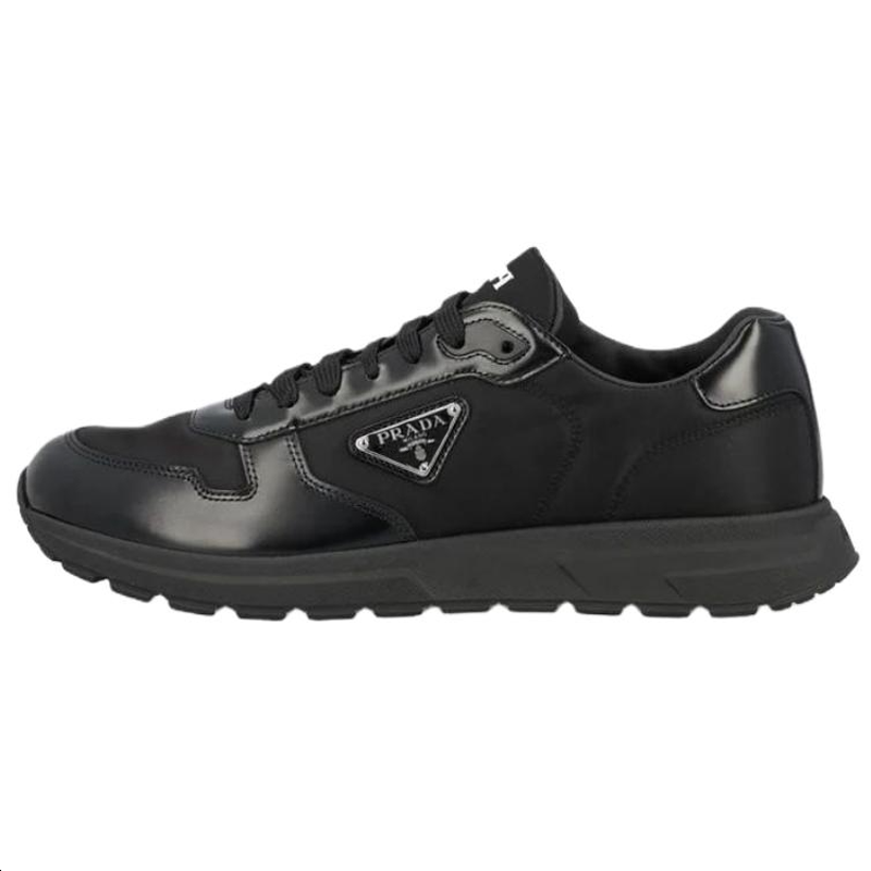 حذاء كاجوال رجالي من برادا منخفض الرقبة باللون الأسود