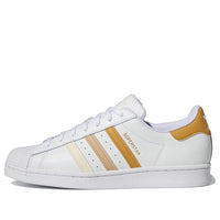 حذاء adidas Superstar باللون الأبيض الذهبي البيج HP5500