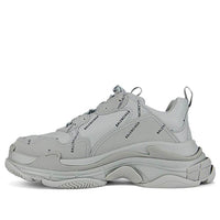 حذاء رياضي Balenciaga Triple S بشعار Allover - رمادي 536737W2FA11210
