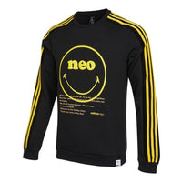 بلوفر رجالي من adidas neo Smly Swt مطبوع عليه وجه مبتسم محبوك برقبة دائرية باللون الأسود HB7408