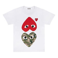 تي شيرت COMME des GARCONS PLAY مموه مع قلب مقلوب AZT248