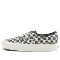 حذاء Vans Classic Checkerboard Slip-On Shoe 'Black White' VN000BVWKIG