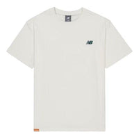 تيشيرت رياضي مطبوع عليه شعار New Balance Athletics باللون الأبيض AMT42323-CIC