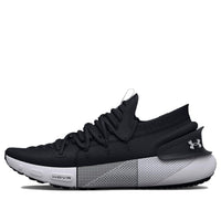 (WMNS) حذاء HOVR Phantom 3 من Under Armour باللون الأسود والأبيض 3025517-001
