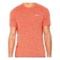 تي شيرت رجالي من Nike بلون سادة رياضي برقبة دائرية وأكمام قصيرة وتهوية باللون البرتقالي 834241-809