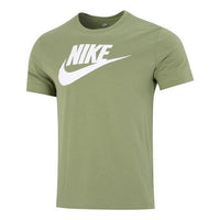 تي شيرت Nike Sportswear رجالي رياضي كاجوال بأكمام قصيرة ورقبة دائرية وشعار أبجدي بسيط باللون الأخضر الزيتوني AR5005-334