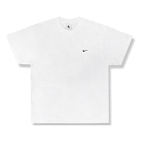 تيشيرت Nike Lab Solo Swoosh الرياضي الأساسي بأكمام قصيرة باللون الأبيض DA0321-100