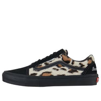 حذاء Vans Old Skool x Supreme باللون الأسود والأبيض والبني VN0A5FCBBM8