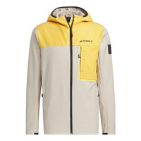 جاكيتات adidas X National Geographic Soft Shell باللون الرمادي والأصفر IL8981