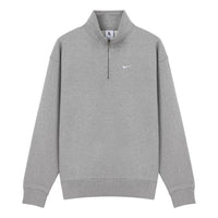 سويت شيرت Nike Solo Swoosh بسحاب ربع بوصة "رمادي" DQ5210-063