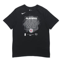 نايكي NBA Los Angeles Clippers شعار مطبوع عليه أبجدية كرة سلة رياضية بأكمام قصيرة باللون الأسود DQ8987-010