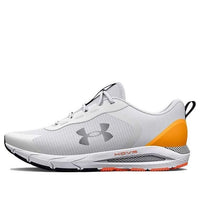 حذاء HOVR Sonic SE من Under Armour باللون الأبيض البرتقالي 3024918-103