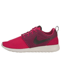 حذاء Nike Roshe Run منخفض الارتفاع مقاوم للانزلاق ومقاوم للتآكل باللون الوردي "Unvrsty Rd" 511881-662