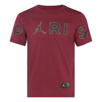 حذاء رياضي Air Jordan Wordmark Paris Saint-Germain برقبة دائرية وأكمام قصيرة وطبعة أبجدية باللون الأحمر CK9786-610
