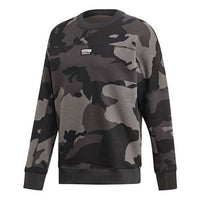 بلوفر رياضي كاجوال دافئ مبطن بالصوف من adidas originals RYV CAMO C باللون الرمادي ED7168