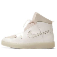 (WMNS) حذاء Nike CI7594-100 أبيض اللون متضرر