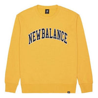 بلوفر كاجوال رجالي من New Balance مطبوع عليه أبجدية وياقة مستديرة باللون الأصفر MT03515-ASE