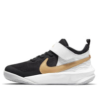 (PS) Nike Team Hustle D10 'أسود أبيض معدني ذهبي' CW6736-002