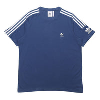 تيشيرت adidas originals Tech بأكمام قصيرة وشعار مطبوع باللون الأزرق FM3798