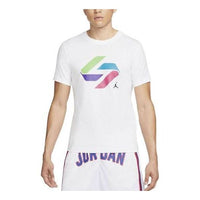 تي شيرت رجالي كاجوال من Air Jordan مطبوع عليه شعار برقبة دائرية وأكمام قصيرة باللون الأبيض DV5537-100