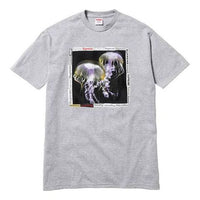 تي شيرت قنديل البحر Supreme SS18 مطبوع عليه صورة قنديل البحر بأكمام قصيرة باللون الرمادي الفاتح للجنسين SUP-SS18-163
