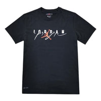تي شيرت رجالي من Air Jordan مطبوع عليه أبجدية برقبة دائرية وأكمام قصيرة باللون الأسود CI0053-011