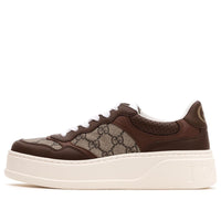 (WMNS) حذاء رياضي GG من الجلد من Gucci باللون البني الفاتح 670408-UPGA0-2348