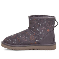 (WMNS) حذاء UGG الكلاسيكي Zodiac Mini Snow Boots باللون الأرجواني 1112516-NHT