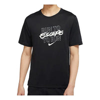 تيشيرت رياضي للتدريب سريع الجفاف من Nike Miler Wild Run بطباعة شعار بأكمام قصيرة باللون الأسود DA1182-010