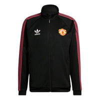 جاكيت رجالي من adidas originals SS22 Manchester United Sports Stripe Logo Stand Collar باللون الأسود HP0454