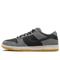 حذاء Nike SB Dunk Low Pro باللون الأسود والرمادي الدخاني HF3063-001