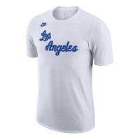بلوفر Nike Minimalistic مطبوع عليه أبجدية بسيطة برقبة دائرية وأكمام قصيرة من Los Angeles Lakers باللون الأبيض CT9926-100