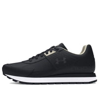 حذاء رياضي أساسي من Under Armour باللونين الأسود والأبيض 3028408-001