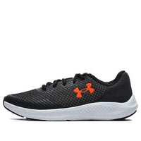 (GS) حذاء Under Armour Charged Pursuit 3 "أسود أبيض" 3024987-001