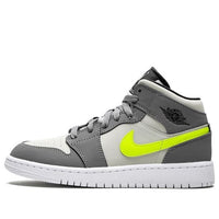 (GS) حذاء Air Jordan 1 Mid 'Gun Smoke Volt' 554725-072