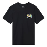 تيشيرت Nike Sportswear Back مطبوع عليه أبجدية هندسية، برقبة دائرية وأكمام قصيرة، أسود DQ1079-010