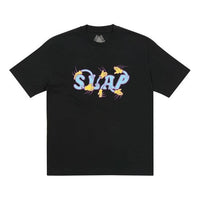 مجلة PALACE x Slap متقاطعة الأيدي بنمط أبجدي مضحك مطبوع بأكمام قصيرة للجنسين باللون الأسود P20TS263