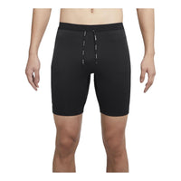 شورت رياضي Nike Dri-FIT Stripe برباط قابل للتهوية وقصّة Slim Fit باللون الأسود DM4623-010