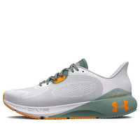 حذاء HOVR Machina 3 CN من Under Armour باللون الأبيض 3025650-109