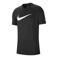 تي شيرت رياضي كاجوال بأكمام قصيرة مطبوع عليه شعار كبير من Nike Sportswear باللون الأسود CK2252-010