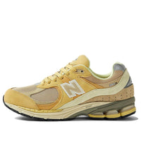 حذاء New Balance AURALEE x 2002R 'Sand' M2002RE1