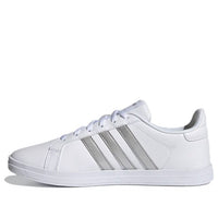 (WMNS) حذاء adidas Courtpoint باللون الأبيض الفضي المعدني FY8407