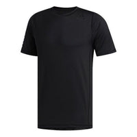تيشيرت adidas Applique بأكمام قصيرة للرجال باللون الأسود FJ5150