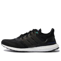 حذاء adidas Ultra Boost DNA Cozy المقاوم للتآكل باللون الأسود GY9824